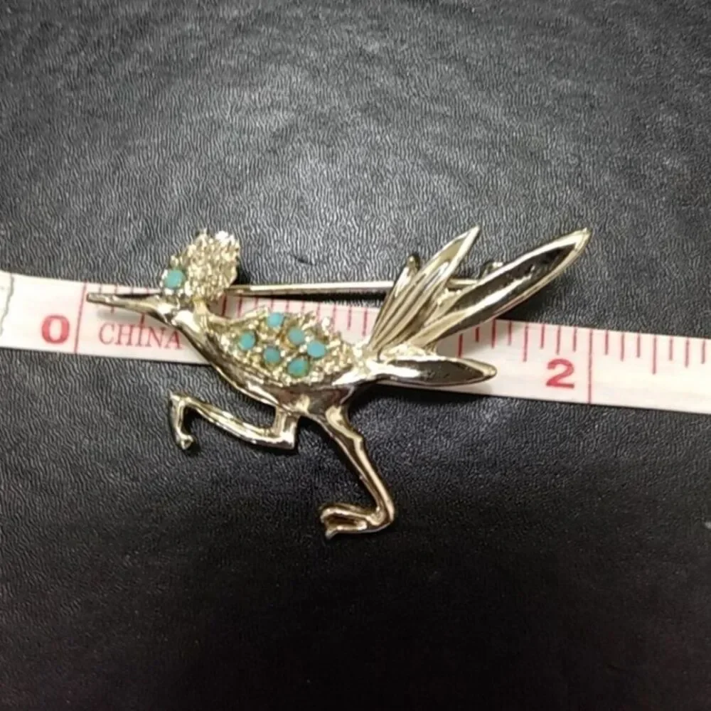 Silver tone vintage roadrunner brooch.